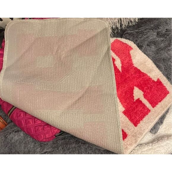 Victoria’s Secret vintage pink bath carpet/rug/mat runner - Picture 6 of 6